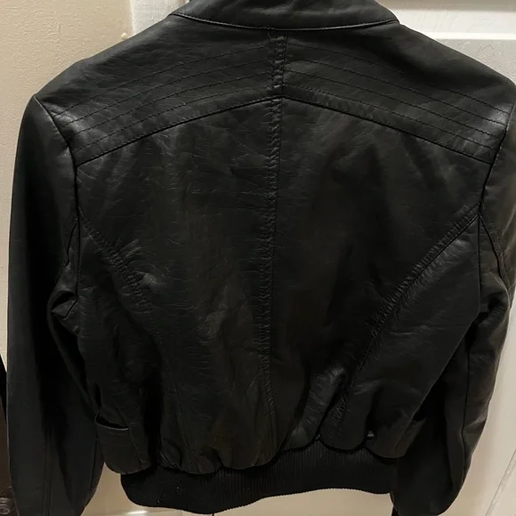 Leather jacket - Picture 4 of 4